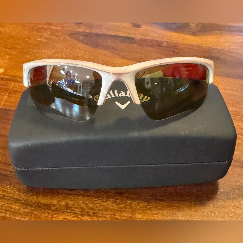 NWT Callaway women’s golf sunglasses, wore one time in great condition.
